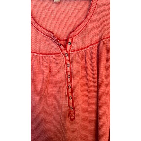 2/$30 We The Free By Free People Medium Red/Coral Kai Henley Top Hi Low - Picture 12 of 16